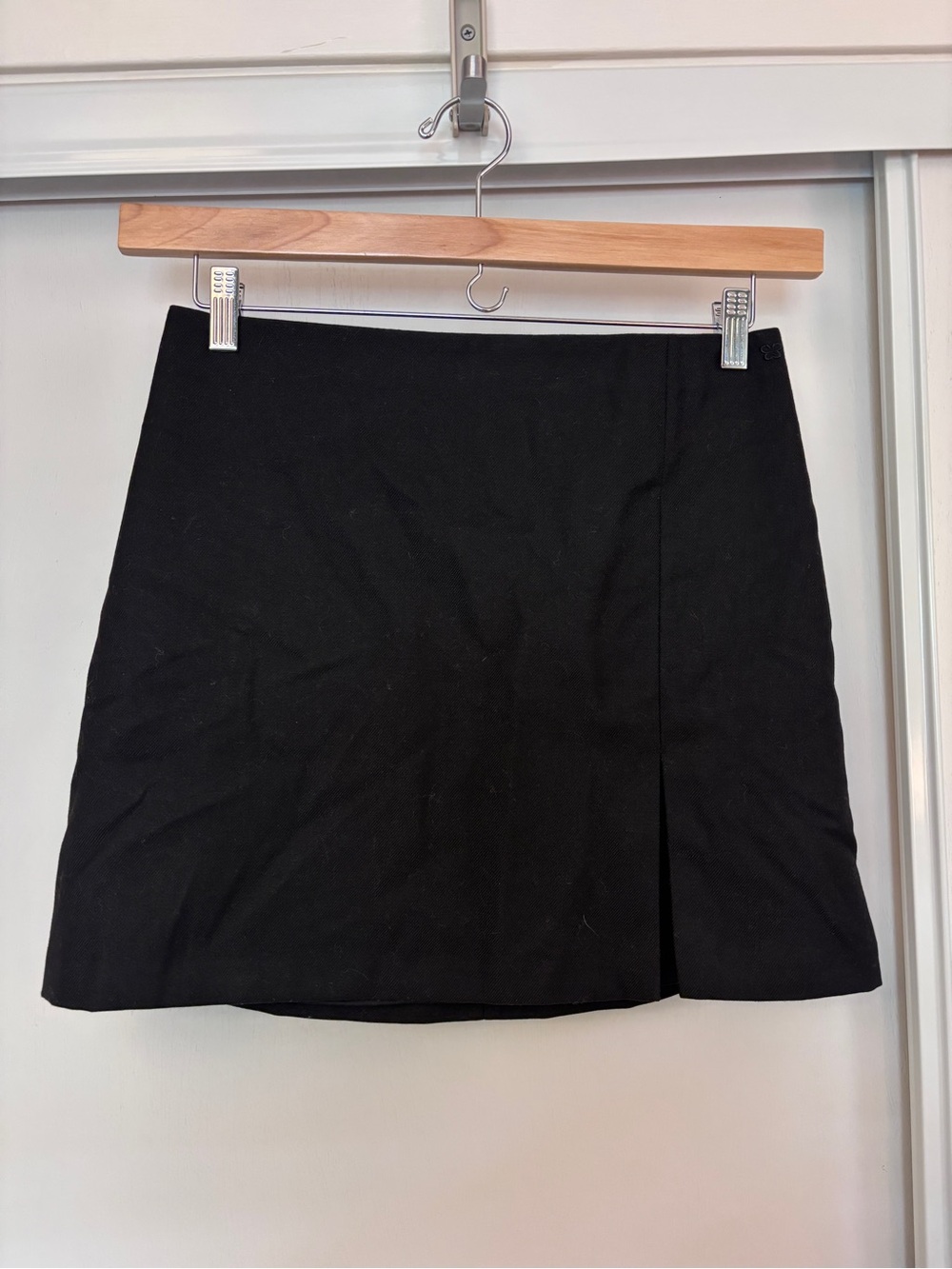 Aritzia Sunday Best Black Mini Skirt Size 8 Preppy Minimalist Elevated Basic - Picture 2 of 9